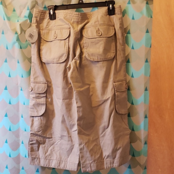 Capris - Picture 4 of 4